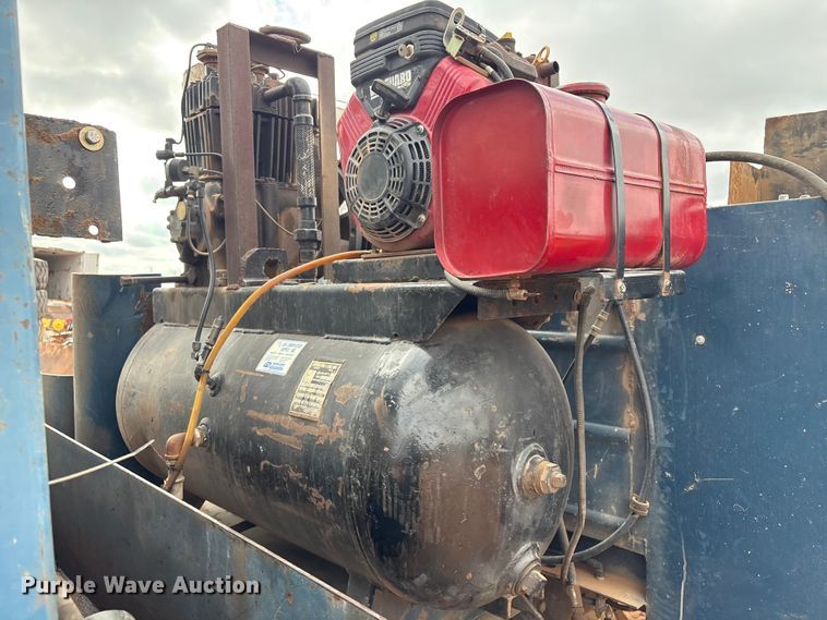 image for item ET1014 2003 Ford F650 Super Duty XL utility / service truck