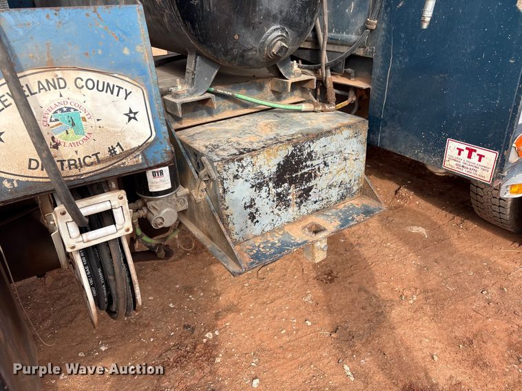 image for item ET1014 2003 Ford F650 Super Duty XL utility / service truck