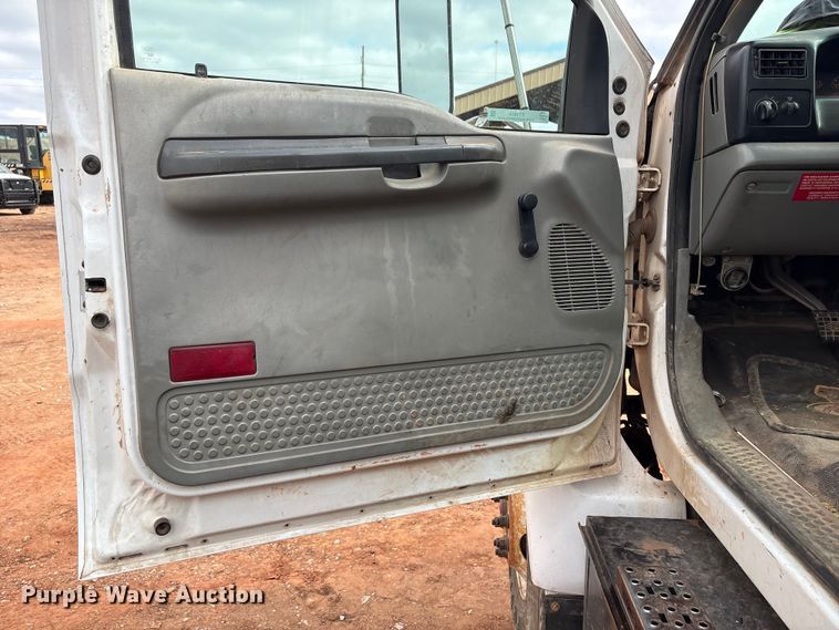 image for item ET1014 2003 Ford F650 Super Duty XL utility / service truck