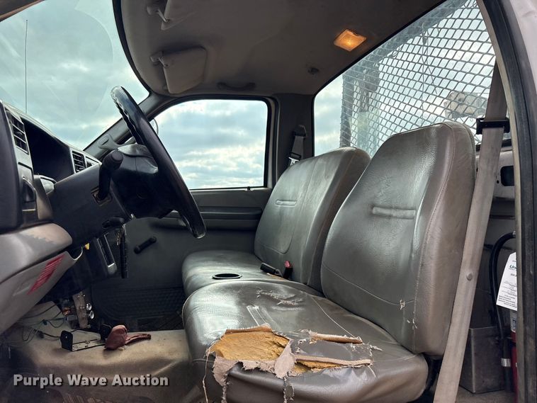 image for item ET1014 2003 Ford F650 Super Duty XL utility / service truck