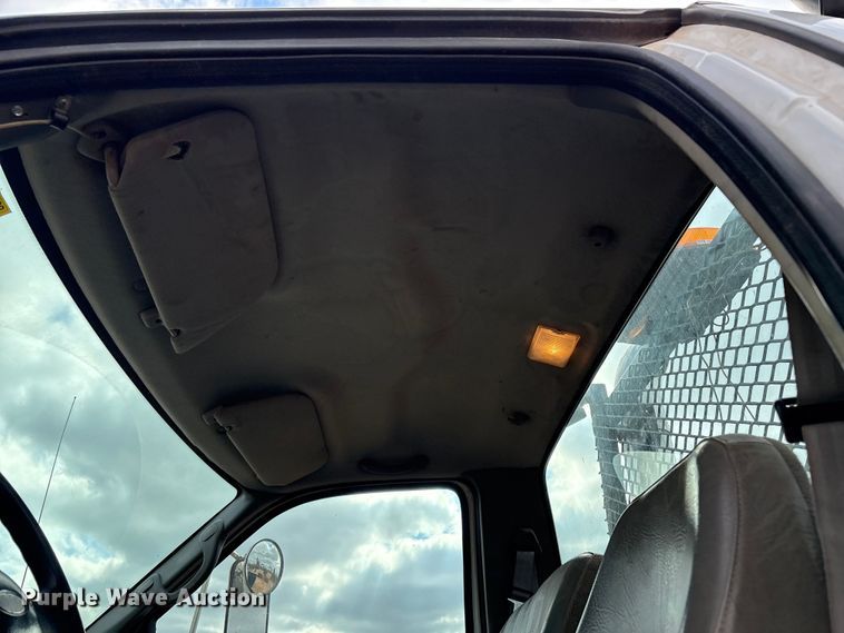 image for item ET1014 2003 Ford F650 Super Duty XL utility / service truck