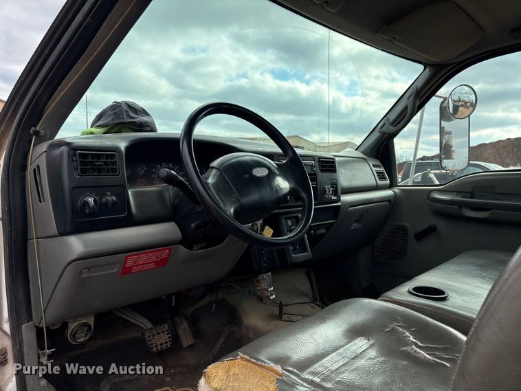 image for item ET1014 2003 Ford F650 Super Duty XL utility / service truck