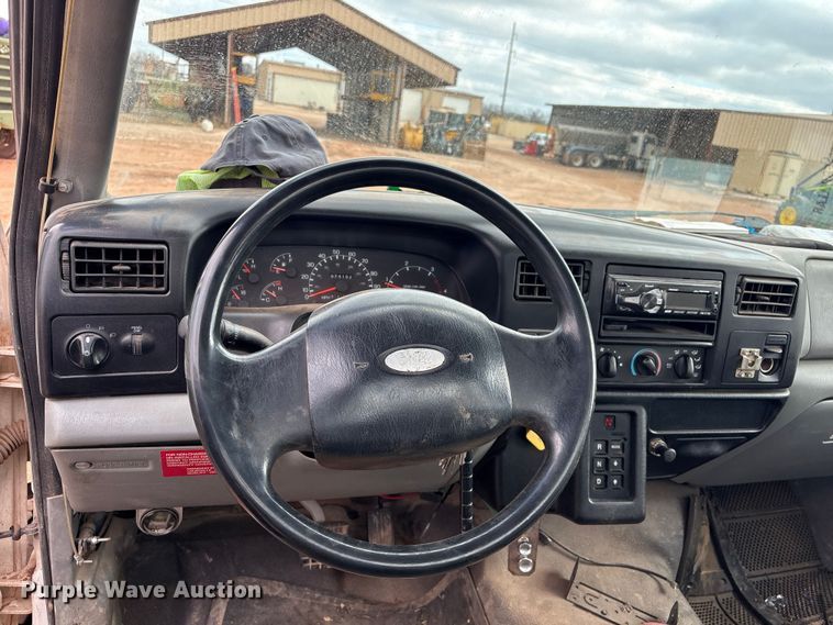 image for item ET1014 2003 Ford F650 Super Duty XL utility / service truck