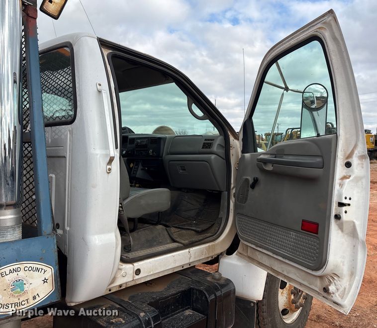 image for item ET1014 2003 Ford F650 Super Duty XL utility / service truck