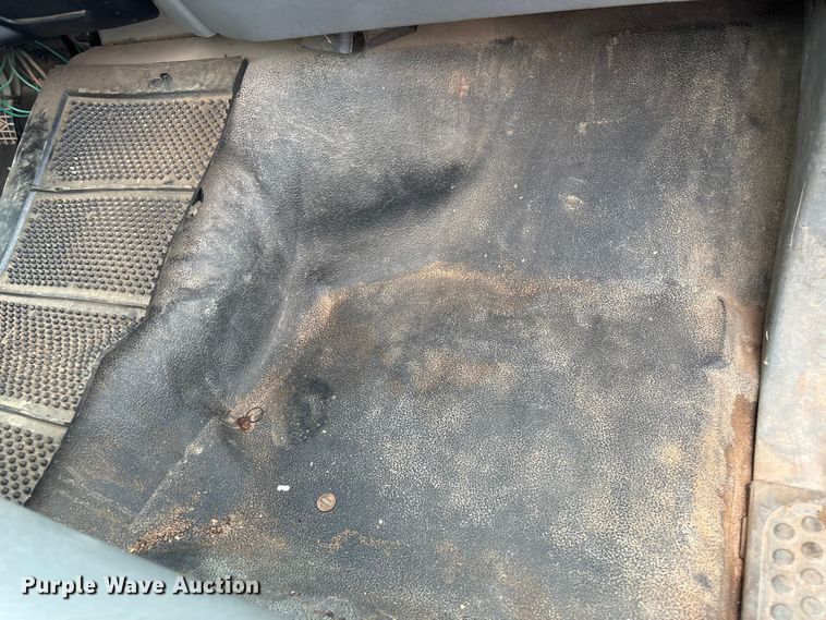 image for item ET1014 2003 Ford F650 Super Duty XL utility / service truck