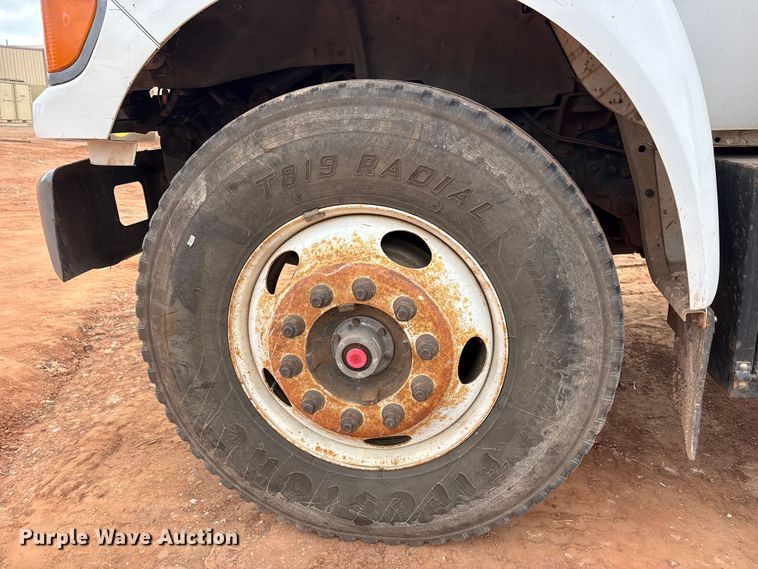 image for item ET1014 2003 Ford F650 Super Duty XL utility / service truck