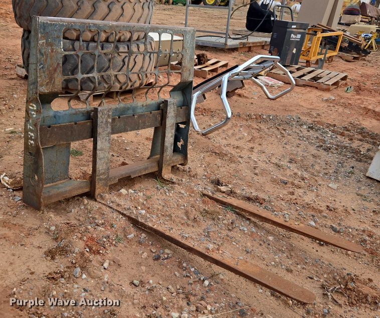 image for item ET1016 Bobcat skid steer forks