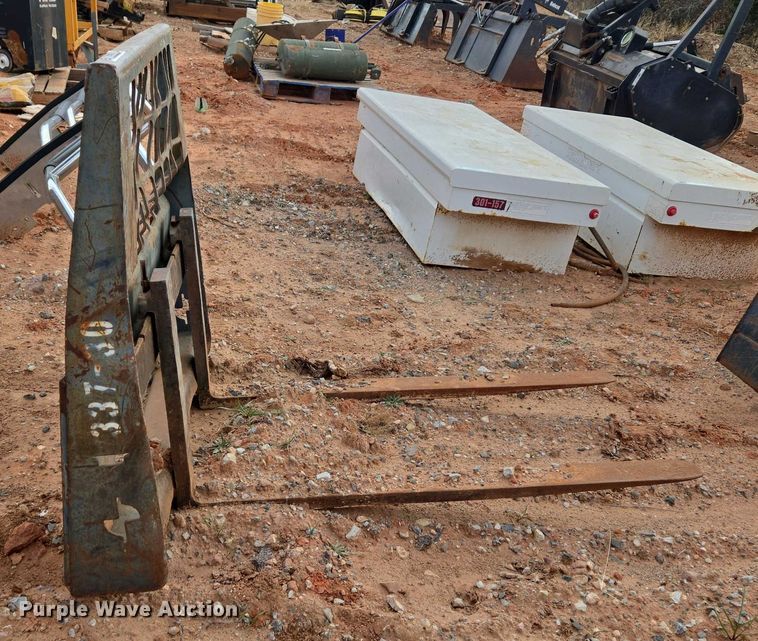 image for item ET1016 Bobcat skid steer forks