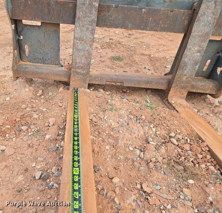 image for item ET1016 Bobcat skid steer forks