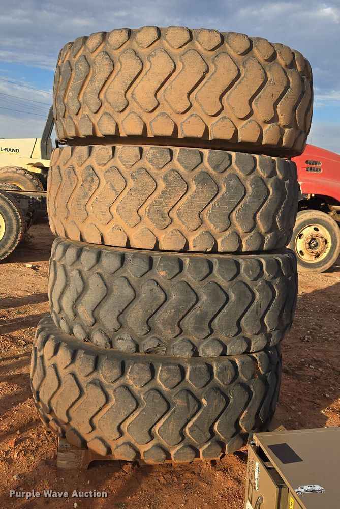 image for item ET1017 Michelin 20.5R25 tires