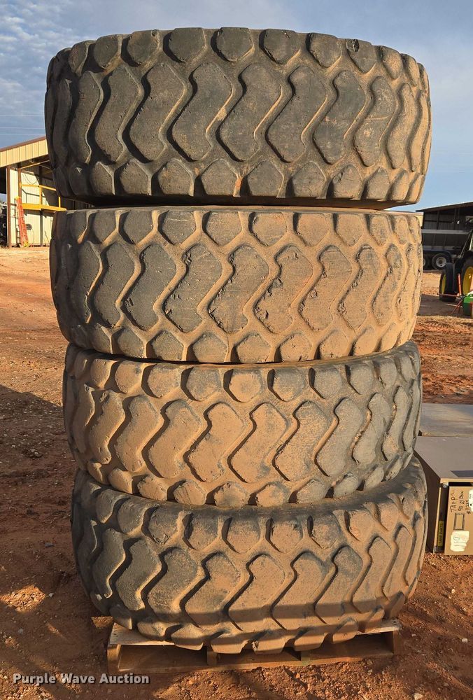 image for item ET1017 Michelin 20.5R25 tires