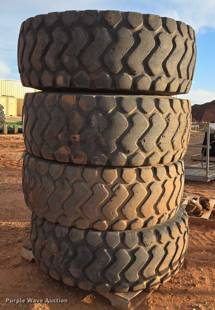 image for item ET1017 Michelin 20.5R25 tires