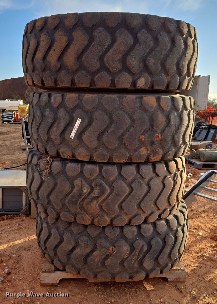 image for item ET1017 Michelin 20.5R25 tires