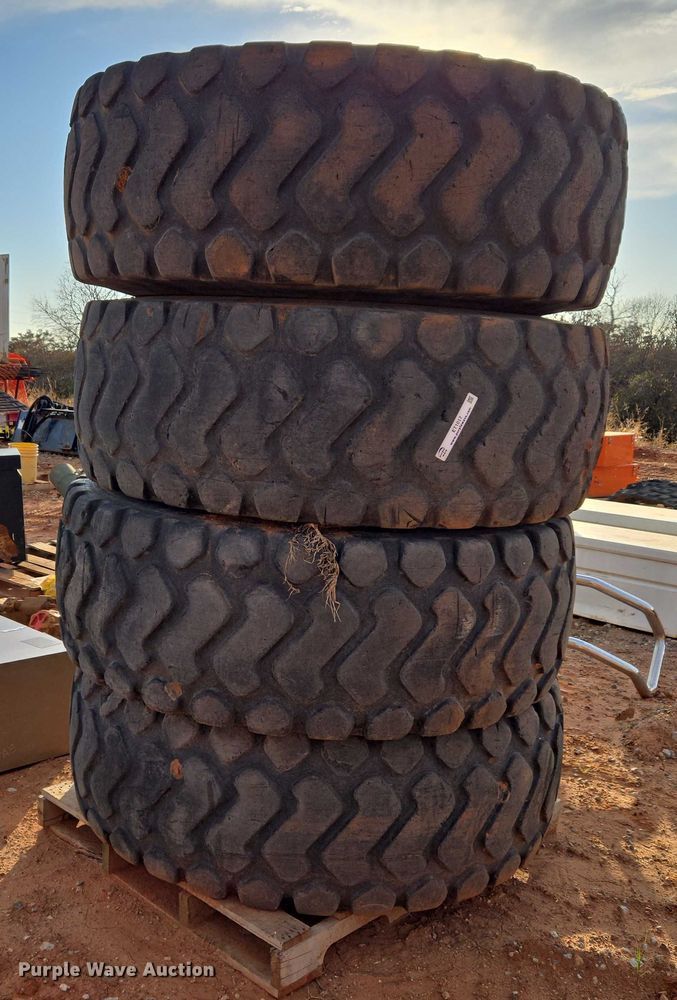 image for item ET1017 Michelin 20.5R25 tires