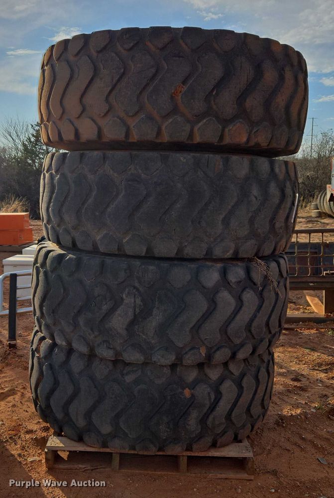 image for item ET1017 Michelin 20.5R25 tires