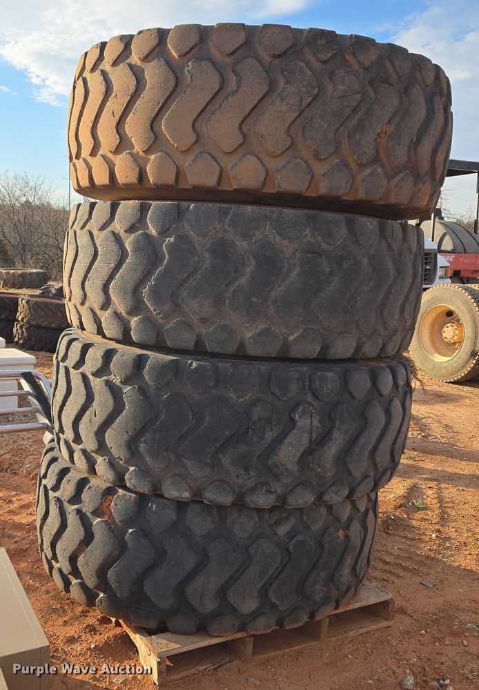 image for item ET1017 Michelin 20.5R25 tires