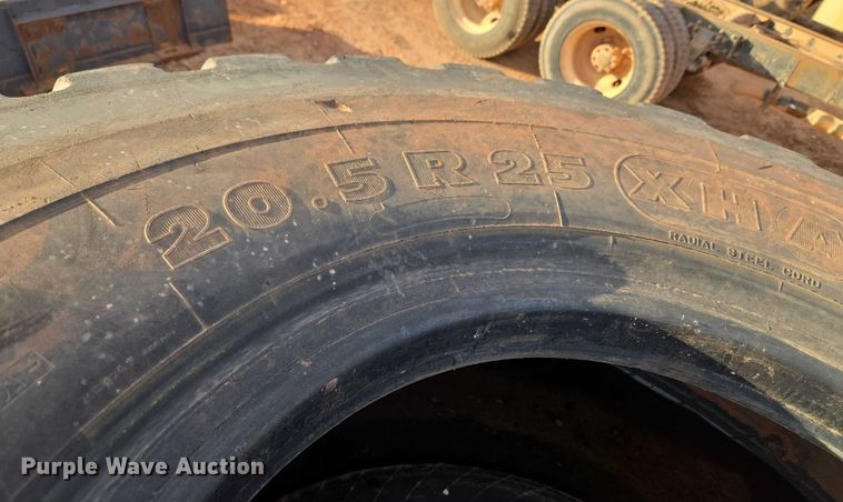 image for item ET1017 Michelin 20.5R25 tires