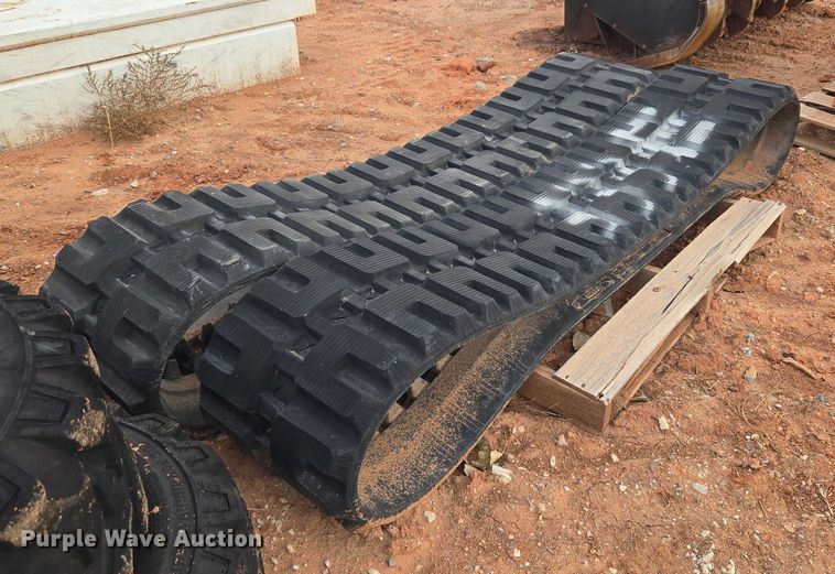 image for item ET1020 Trek 450x86DX56 rubber tracks