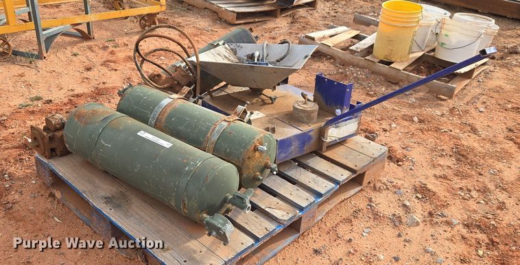 image for item ET1027 Air tanks and hydraulic parts