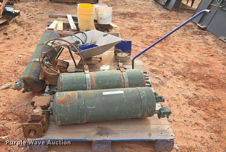 image for item ET1027 Air tanks and hydraulic parts