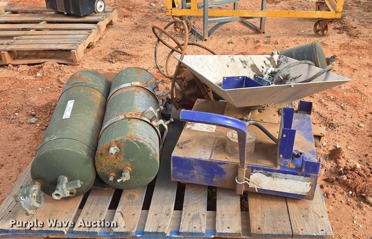 image for item ET1027 Air tanks and hydraulic parts