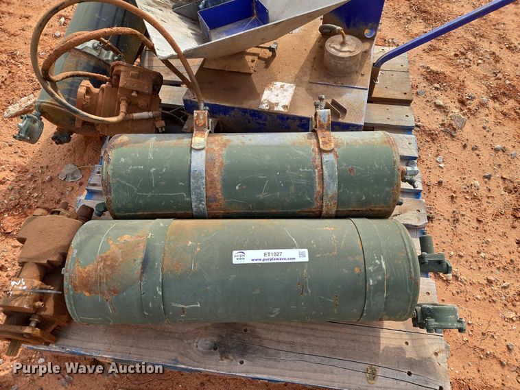 image for item ET1027 Air tanks and hydraulic parts