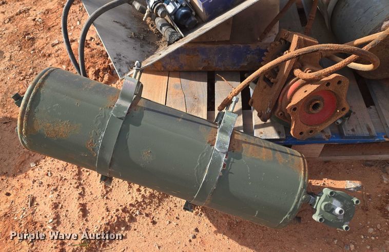 image for item ET1027 Air tanks and hydraulic parts