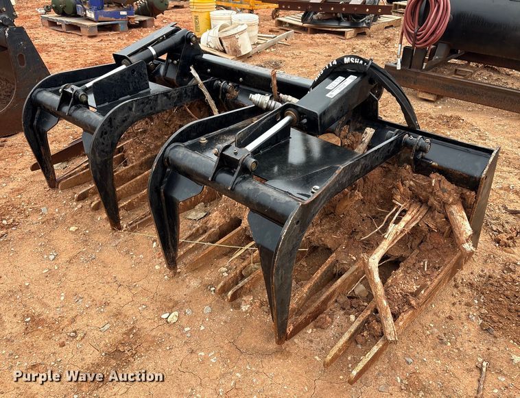 image for item ET1037 John Deere GT80 skid steer bucket