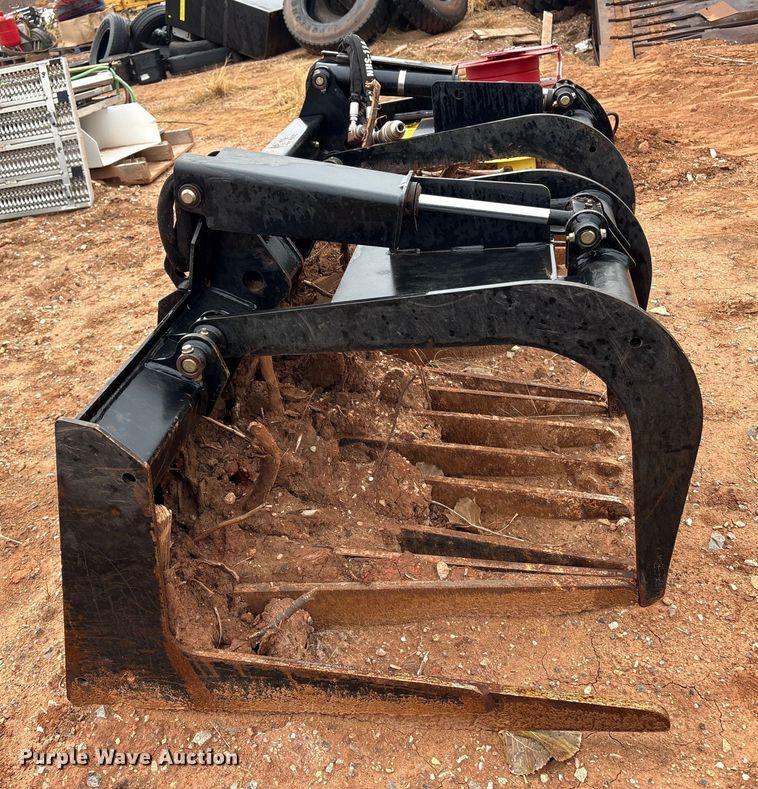 image for item ET1037 John Deere GT80 skid steer bucket