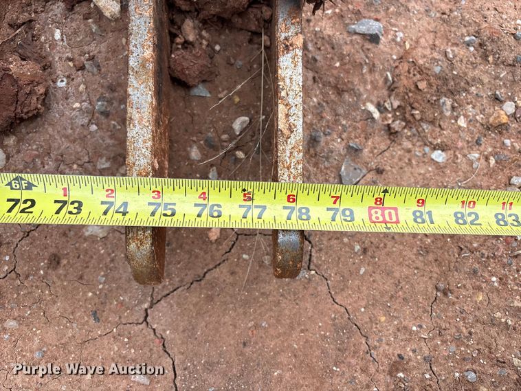 image for item ET1037 John Deere GT80 skid steer bucket