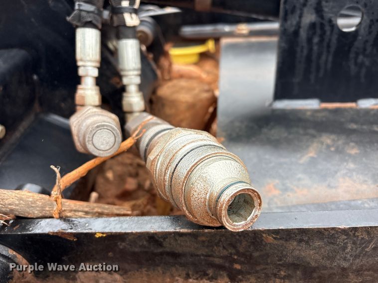 image for item ET1037 John Deere GT80 skid steer bucket