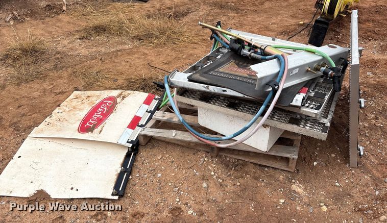 image for item ET1039 Approximately 3 aluminum deck plates and accessories