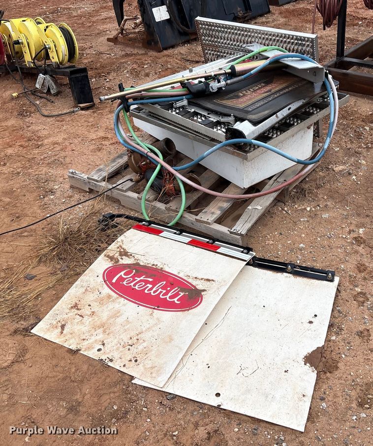 image for item ET1039 Approximately 3 aluminum deck plates and accessories