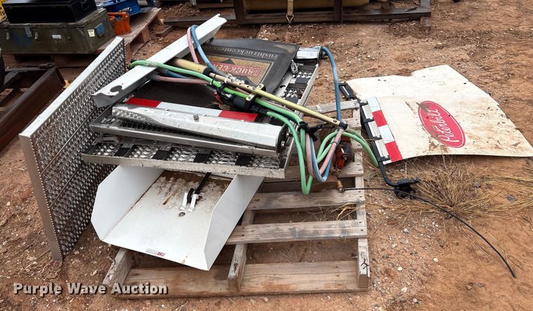 image for item ET1039 Approximately 3 aluminum deck plates and accessories