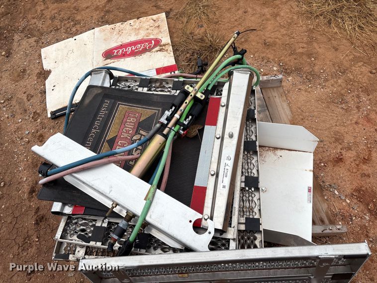 image for item ET1039 Approximately 3 aluminum deck plates and accessories