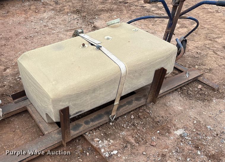 image for item ET1040 Tank on skid with barrel jack