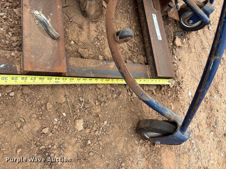 image for item ET1040 Tank on skid with barrel jack