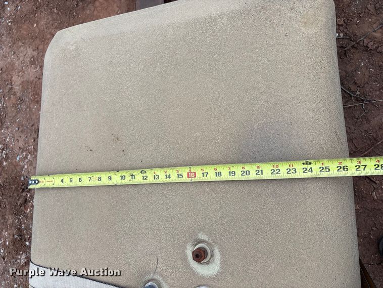 image for item ET1040 Tank on skid with barrel jack