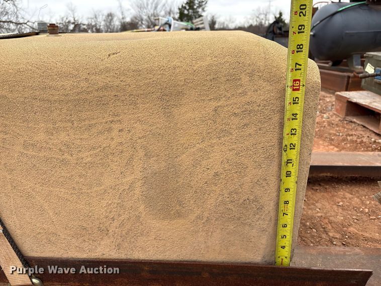 image for item ET1040 Tank on skid with barrel jack