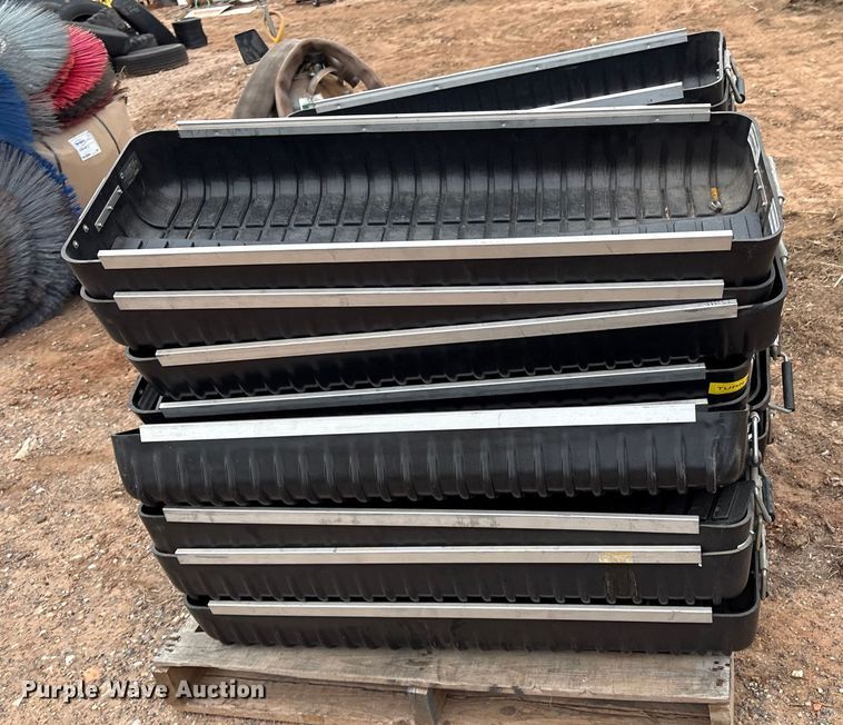 image for item ET1043 Approximately 21 trays