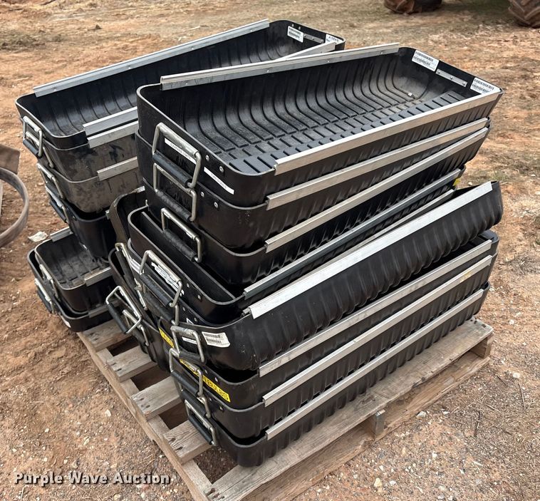 image for item ET1043 Approximately 21 trays