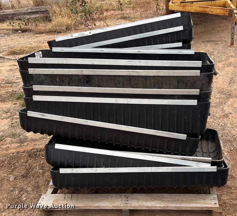 image for item ET1043 Approximately 21 trays