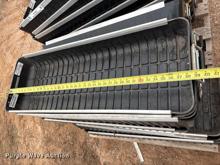 image for item ET1043 Approximately 21 trays