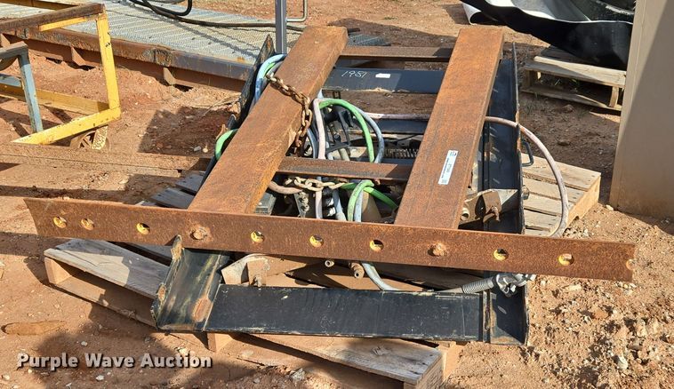 image for item ET1045 Fifth wheel and frame