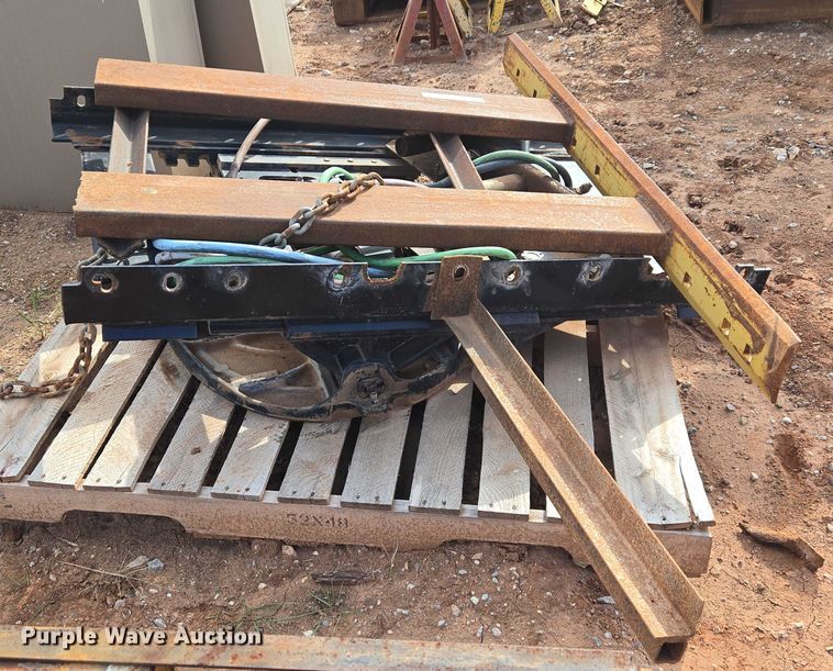 image for item ET1045 Fifth wheel and frame