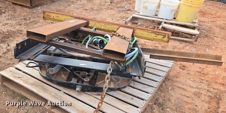 image for item ET1045 Fifth wheel and frame