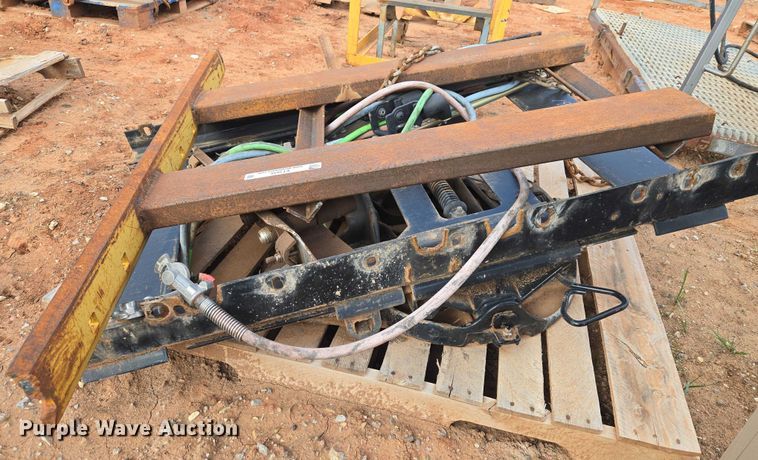 image for item ET1045 Fifth wheel and frame