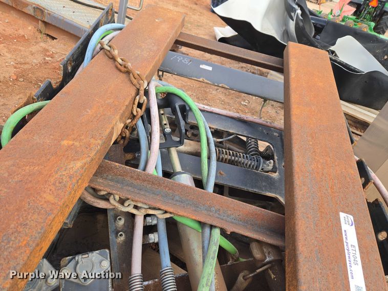 image for item ET1045 Fifth wheel and frame