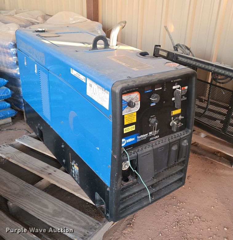 image for item ET1051 Miller Trailblazer 302 welder