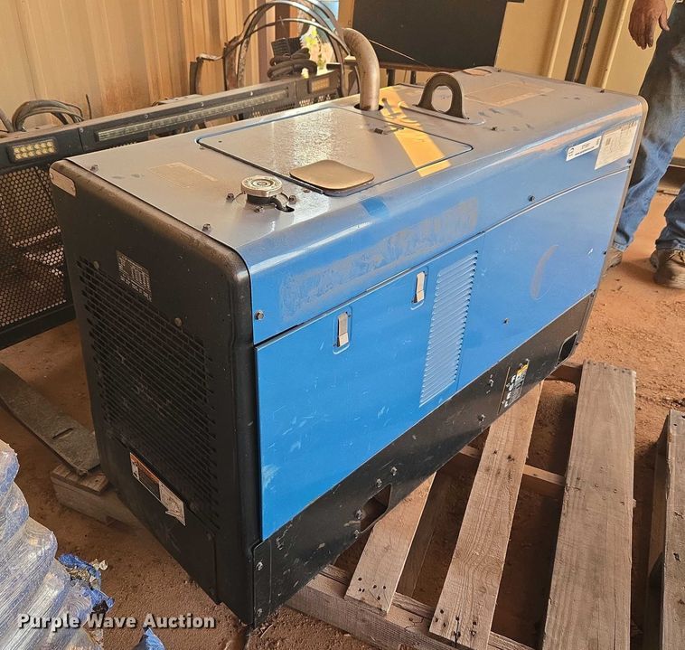 image for item ET1051 Miller Trailblazer 302 welder